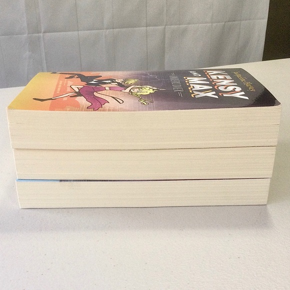Kensy and Max Book Lot Vol 1-3 Jacqueline Harvey - Picture 3 of 4